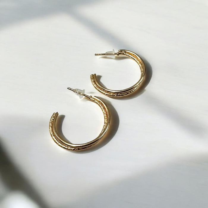 Single gold-tone earring – minimalist style from SpotNGrab Lebanon