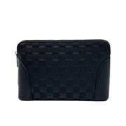 Close-up of the textured black checkered leather pattern and heavy-duty zipper puller on Spotngrab Lebanon.
