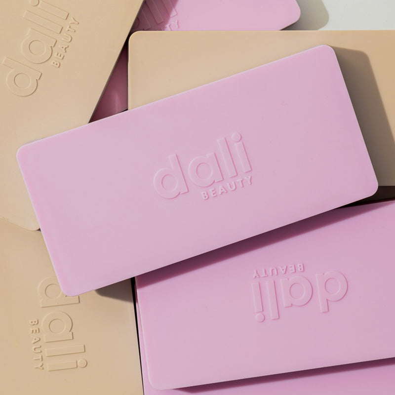 Dali Pretty in Pink Eyeshadow Palette with 8 pink-toned matte and shimmer shades in sleek packaging – perfect for versatile eye makeup looks