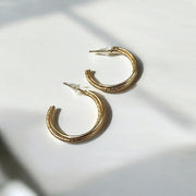 Single gold-tone earring – minimalist style from SpotNGrab Lebanon